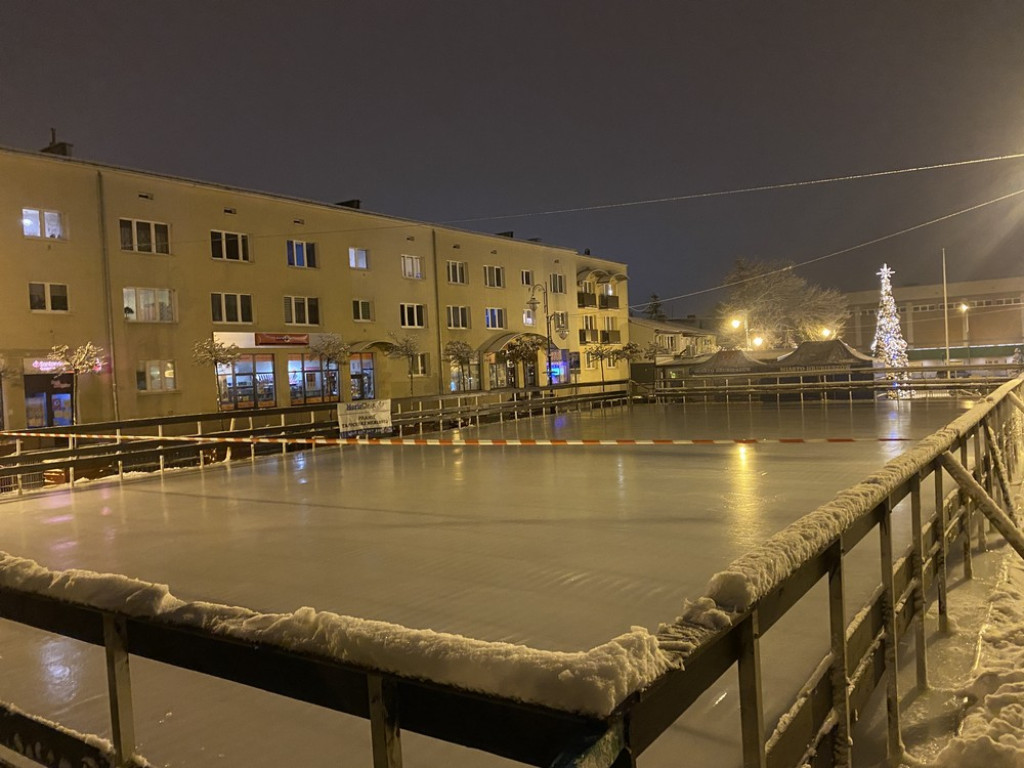 Hrubieszów: Lodowisko prawie gotowe... (ZDJĘCIA)