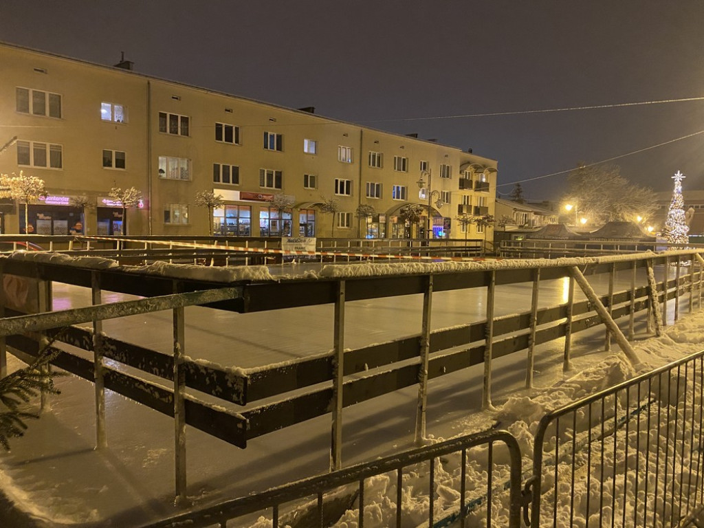 Hrubieszów: Lodowisko prawie gotowe... (ZDJĘCIA)