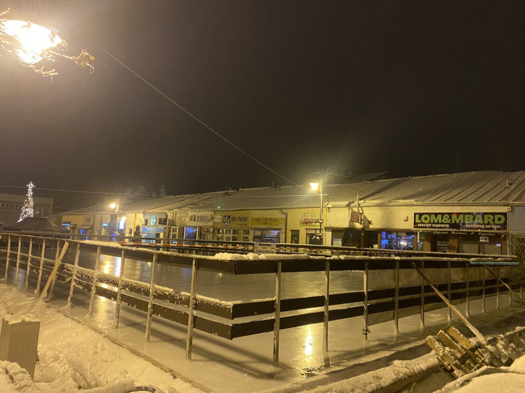 Hrubieszów: Lodowisko prawie gotowe... (ZDJĘCIA)