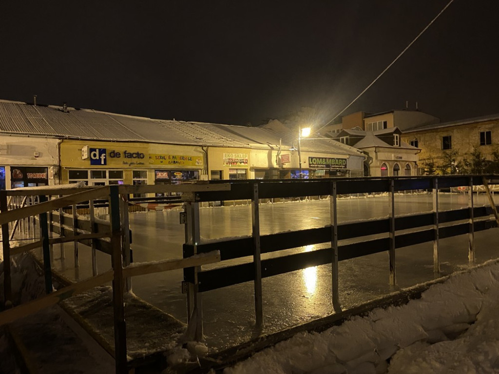 Hrubieszów: Lodowisko prawie gotowe... (ZDJĘCIA)
