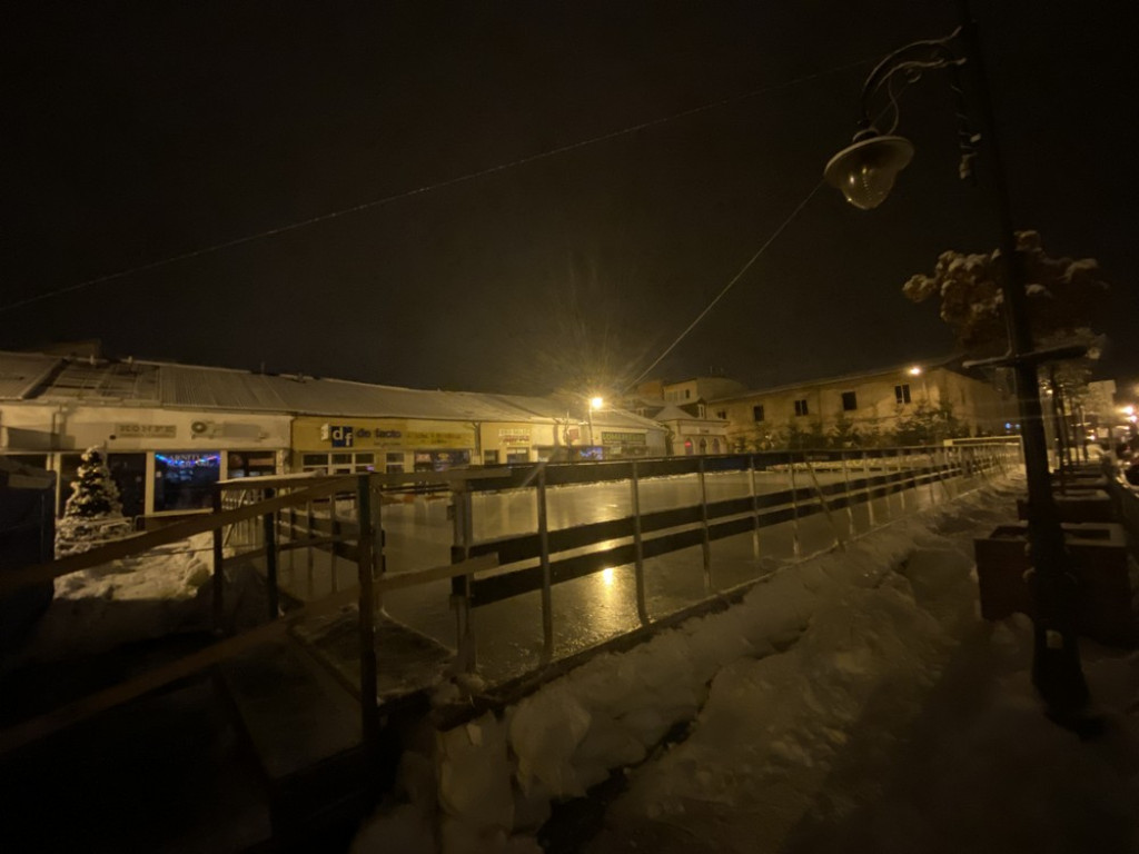 Hrubieszów: Lodowisko prawie gotowe... (ZDJĘCIA)