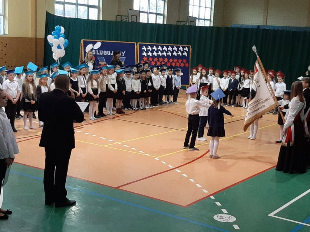 Ślubowanie klas I i II w hrubieszowskiej Dwójce (ZDJĘCIA)