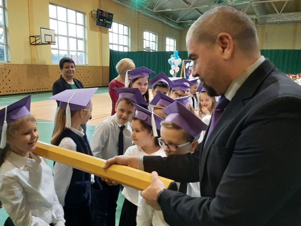 Ślubowanie klas I i II w hrubieszowskiej Dwójce (ZDJĘCIA)