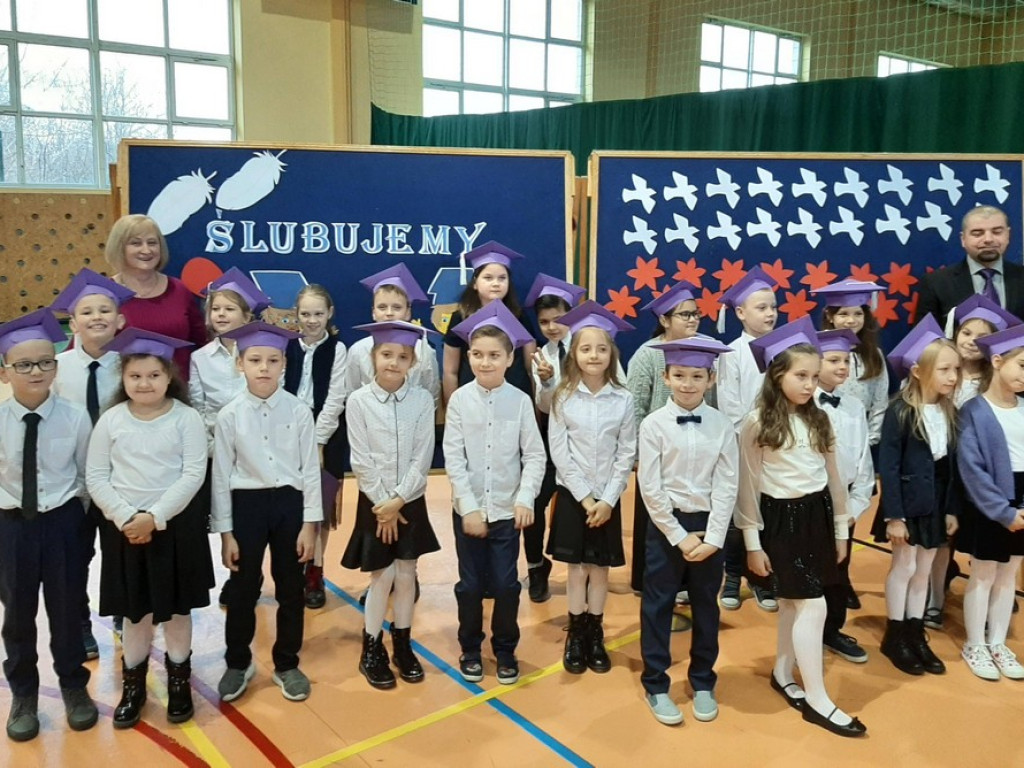 Ślubowanie klas I i II w hrubieszowskiej Dwójce (ZDJĘCIA)