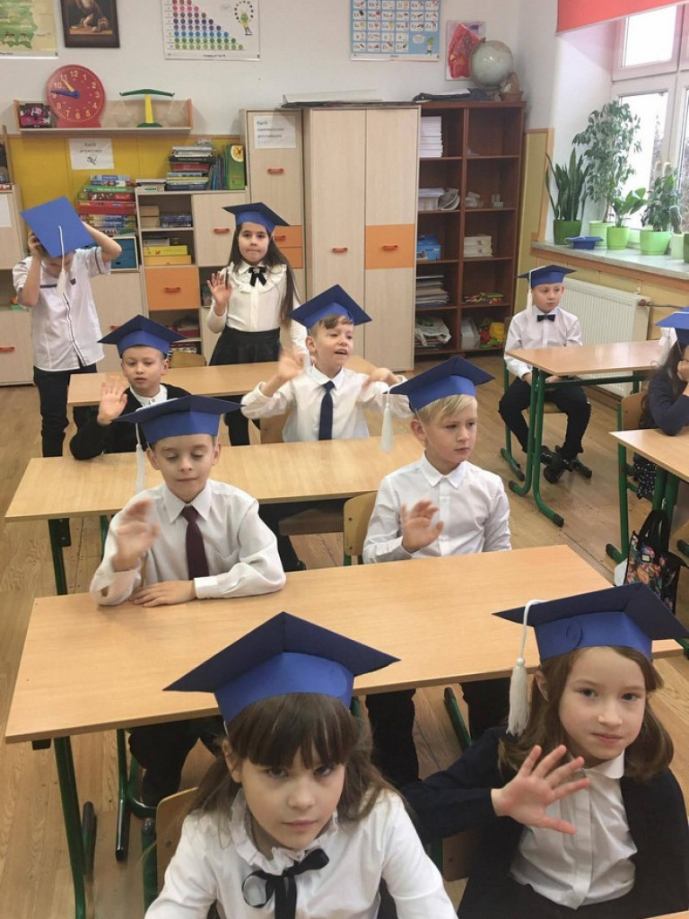 Ślubowanie klas I i II w hrubieszowskiej Dwójce (ZDJĘCIA)