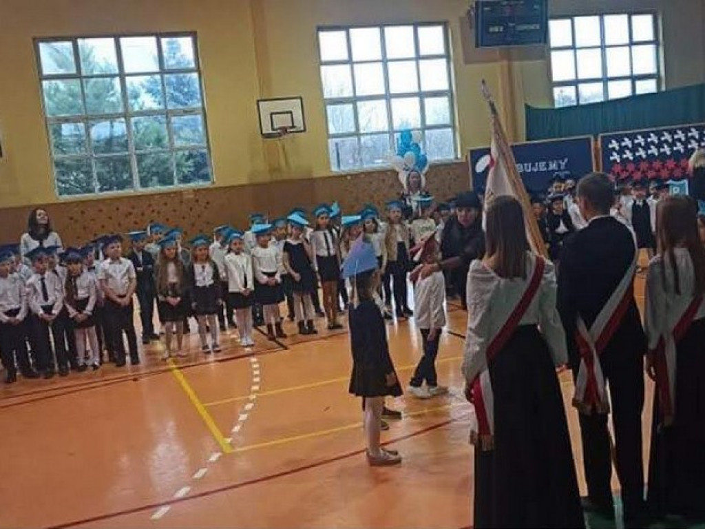 Ślubowanie klas I i II w hrubieszowskiej Dwójce (ZDJĘCIA)