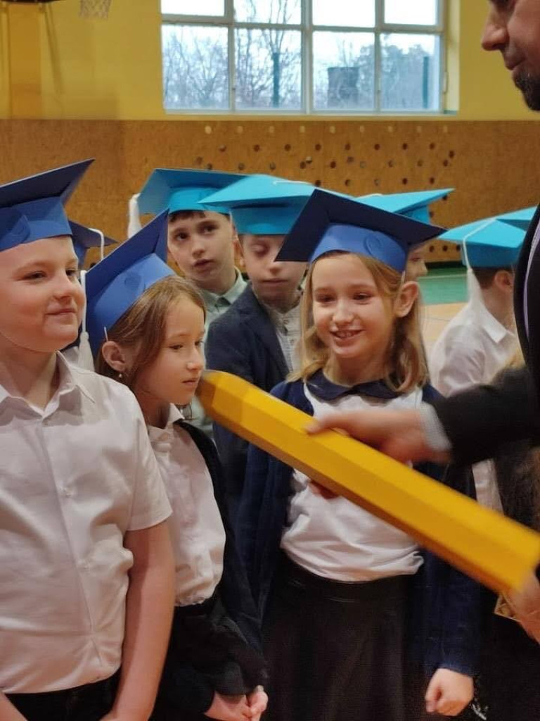 Ślubowanie klas I i II w hrubieszowskiej Dwójce (ZDJĘCIA)
