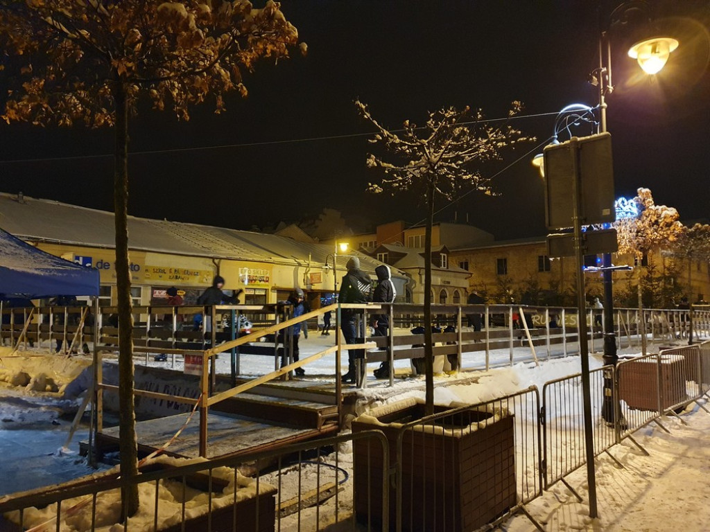 Hrubieszów: Lodowisko otwarte! (ZDJĘCIA, WIDEO)