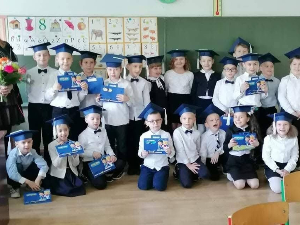 Ślubowanie klas I i II w hrubieszowskiej Dwójce (ZDJĘCIA)
