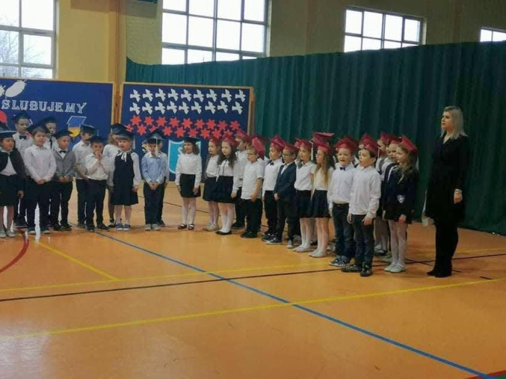 Ślubowanie klas I i II w hrubieszowskiej Dwójce (ZDJĘCIA)