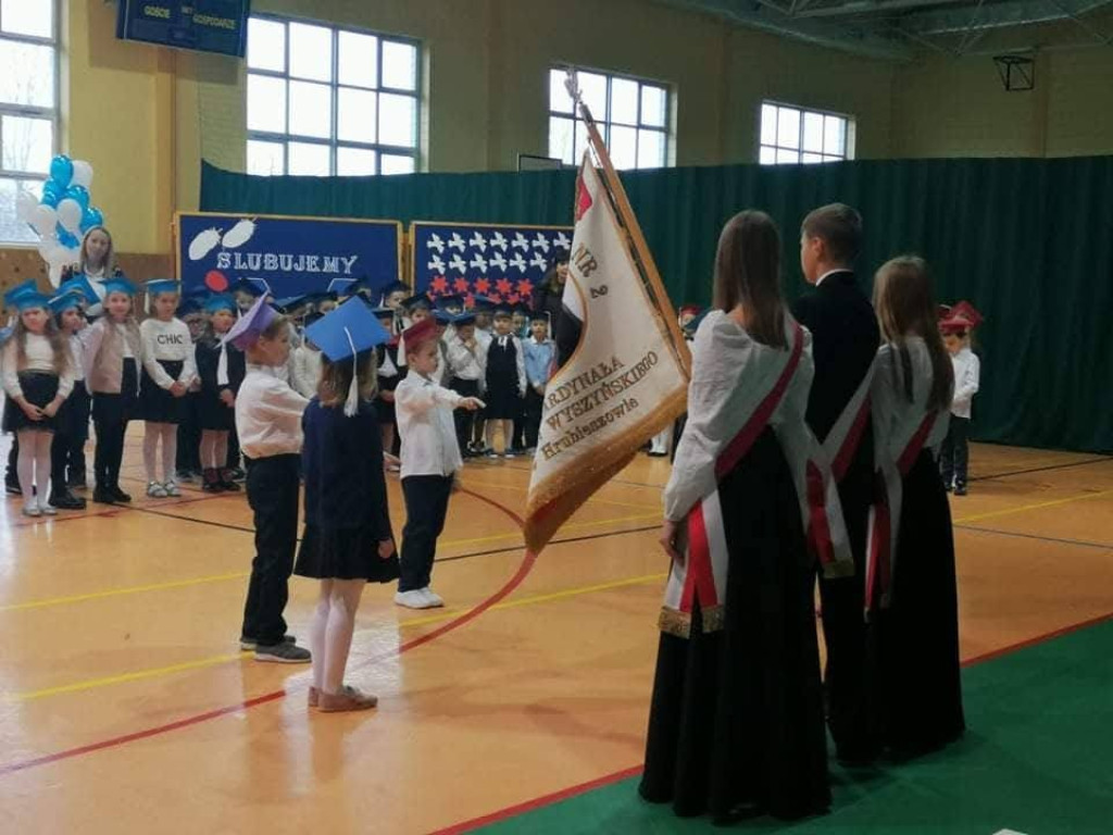 Ślubowanie klas I i II w hrubieszowskiej Dwójce (ZDJĘCIA)