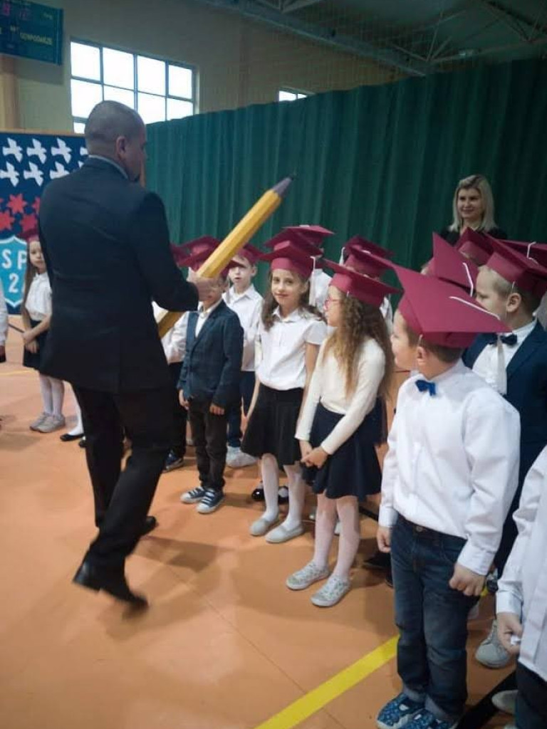 Ślubowanie klas I i II w hrubieszowskiej Dwójce (ZDJĘCIA)