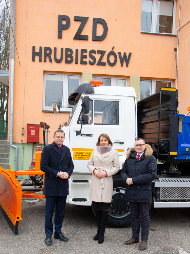 Nowy pojazd do utrzymania stanu dróg w powiecie hrubieszowskim (ZDJĘCIA)
