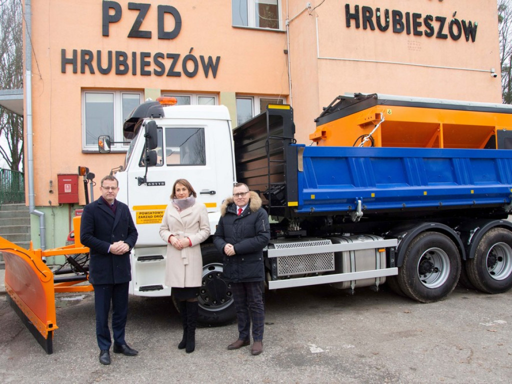 Nowy pojazd do utrzymania stanu dróg w powiecie hrubieszowskim (ZDJĘCIA)
