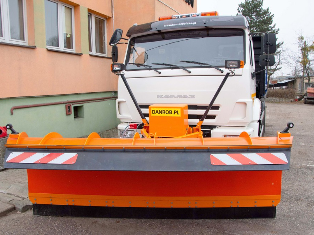 Nowy pojazd do utrzymania stanu dróg w powiecie hrubieszowskim (ZDJĘCIA)