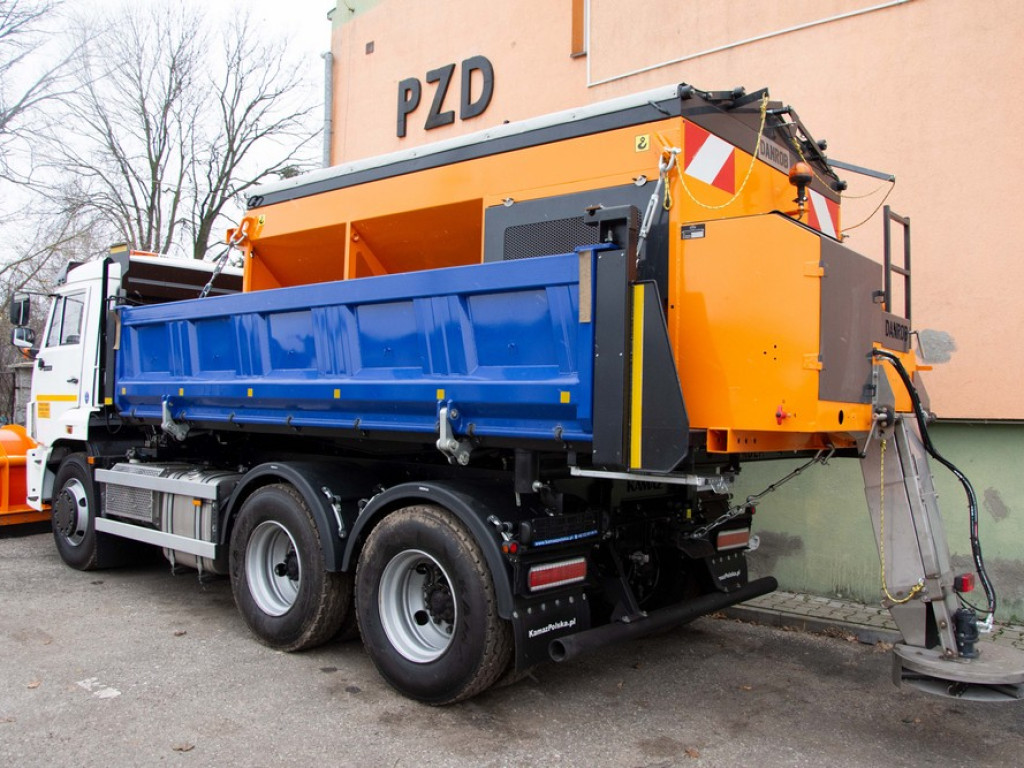 Nowy pojazd do utrzymania stanu dróg w powiecie hrubieszowskim (ZDJĘCIA)