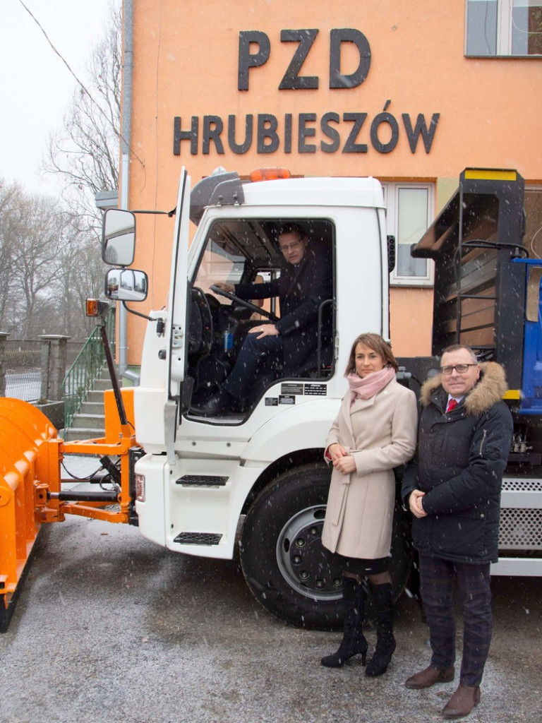 Nowy pojazd do utrzymania stanu dróg w powiecie hrubieszowskim (ZDJĘCIA)