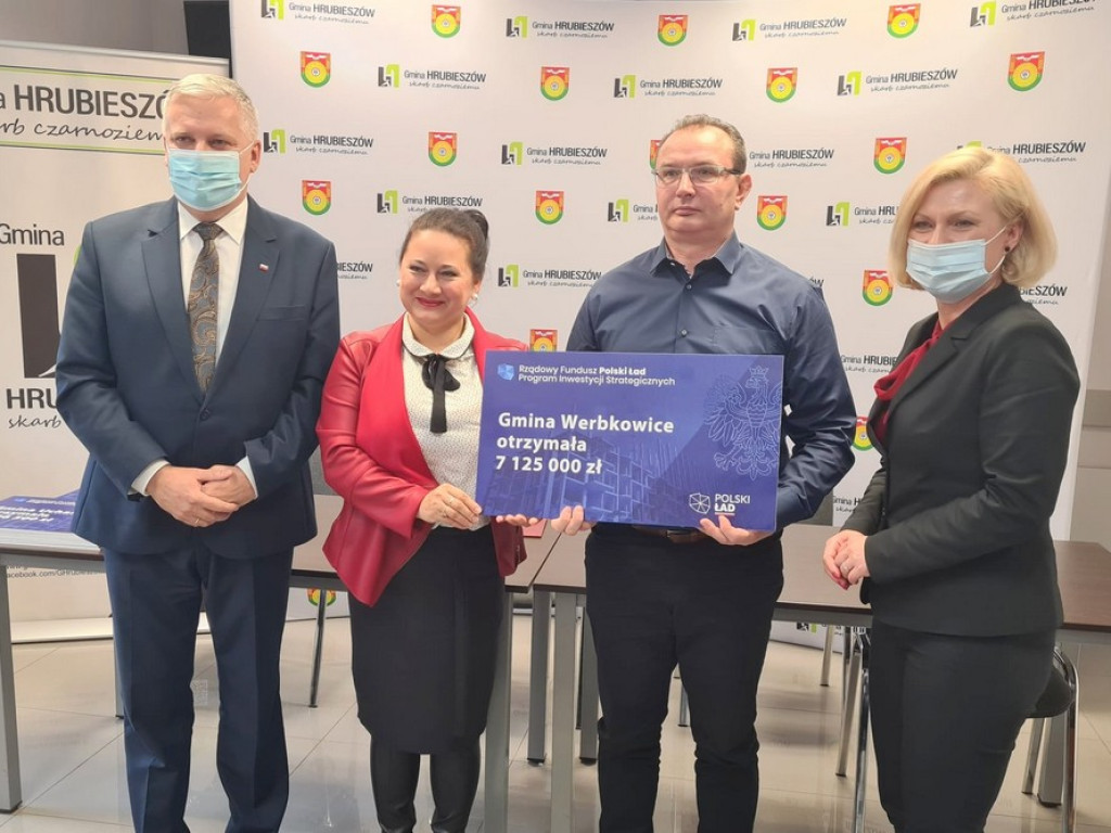 Czeki dla samorządów powiatu hrubieszowskiego (ZDJĘCIA)