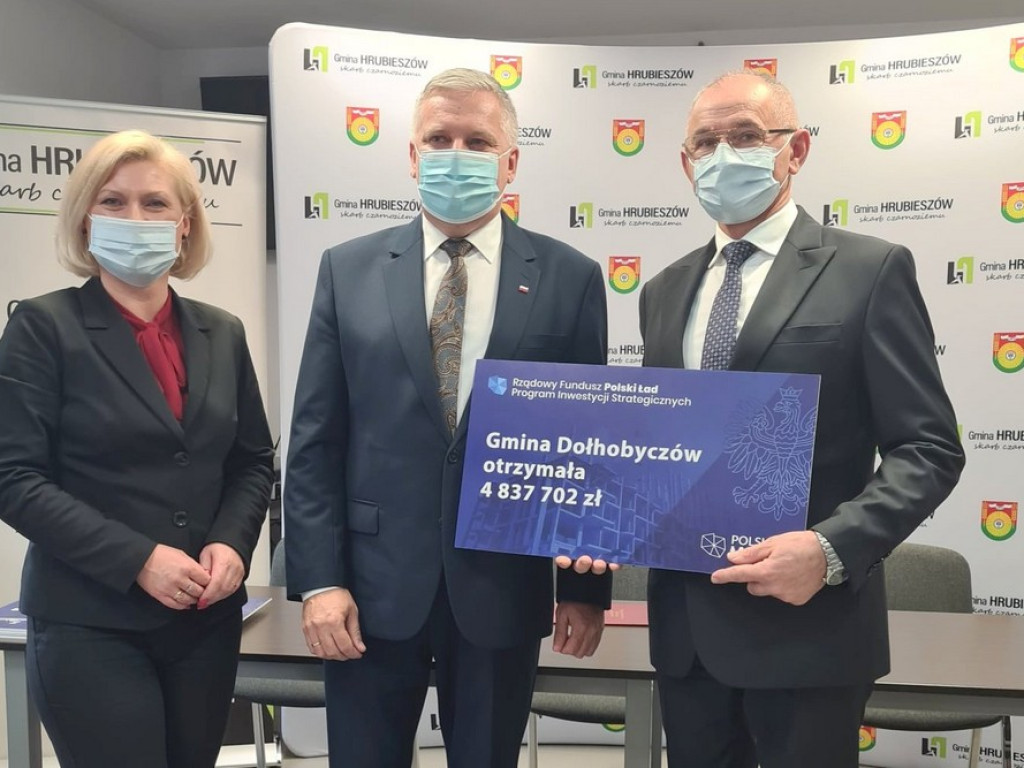 Czeki dla samorządów powiatu hrubieszowskiego (ZDJĘCIA)