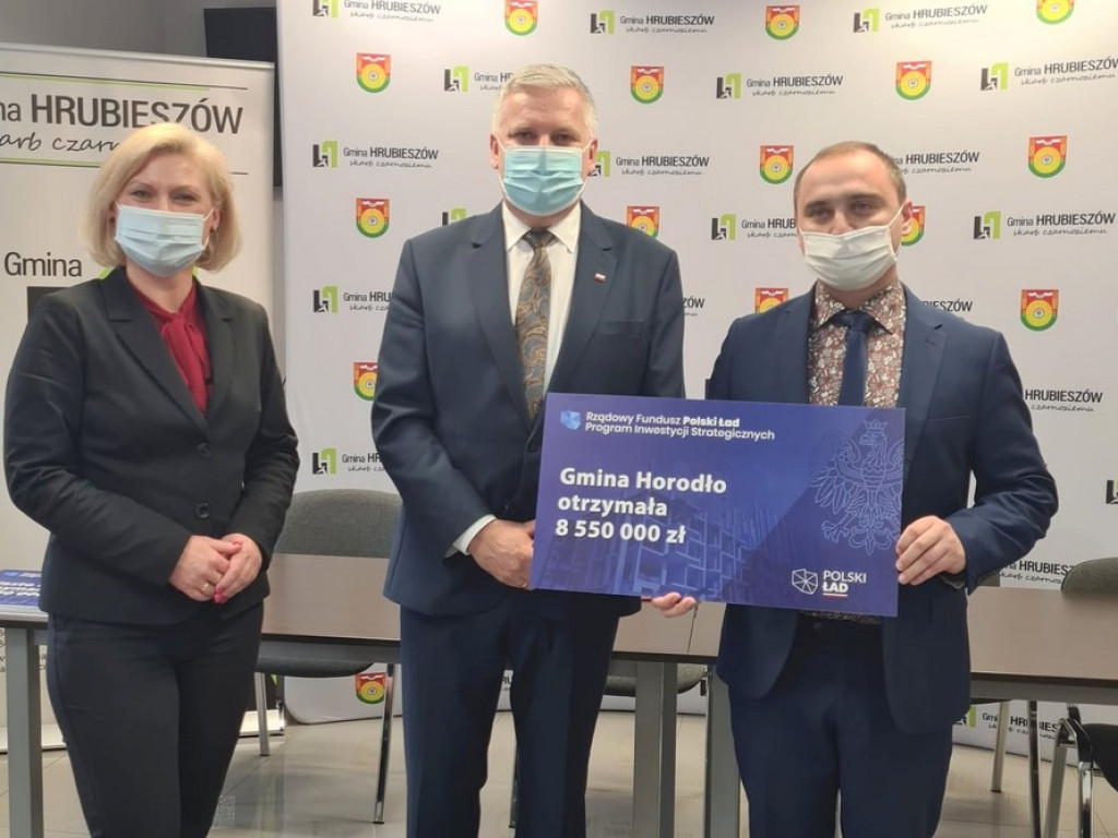 Czeki dla samorządów powiatu hrubieszowskiego (ZDJĘCIA)