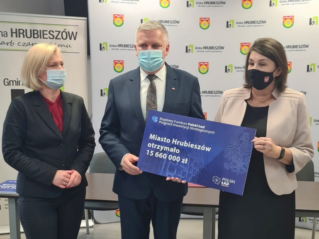Czeki dla samorządów powiatu hrubieszowskiego (ZDJĘCIA)