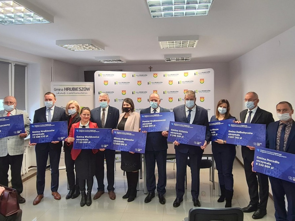 Czeki dla samorządów powiatu hrubieszowskiego (ZDJĘCIA)