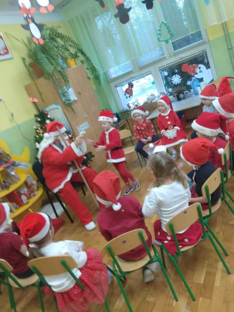 Hrubieszów: Mikołaj w Przedszkolu nr 2 (ZDJĘCIA)