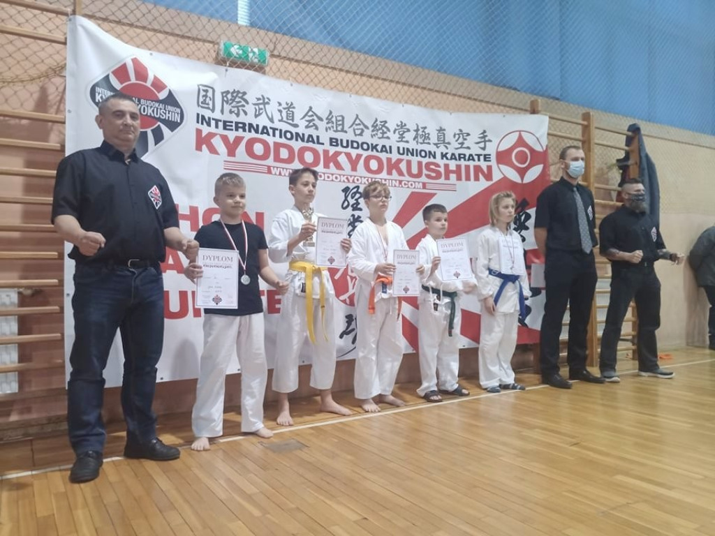 Młodzi zawodnicy UKS Sportów Walki Werbkowice na zawodach w Wiśniowej Górze (ZDJĘCIA)