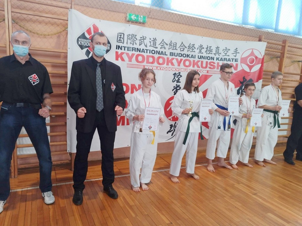 Młodzi zawodnicy UKS Sportów Walki Werbkowice na zawodach w Wiśniowej Górze (ZDJĘCIA)