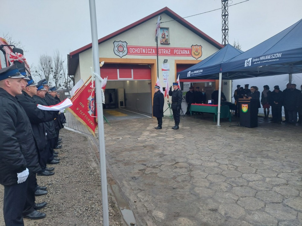 Strażacy z Teptiukowa mają nowy samochód ratowniczo-gaśniczy (ZDJĘCIA)