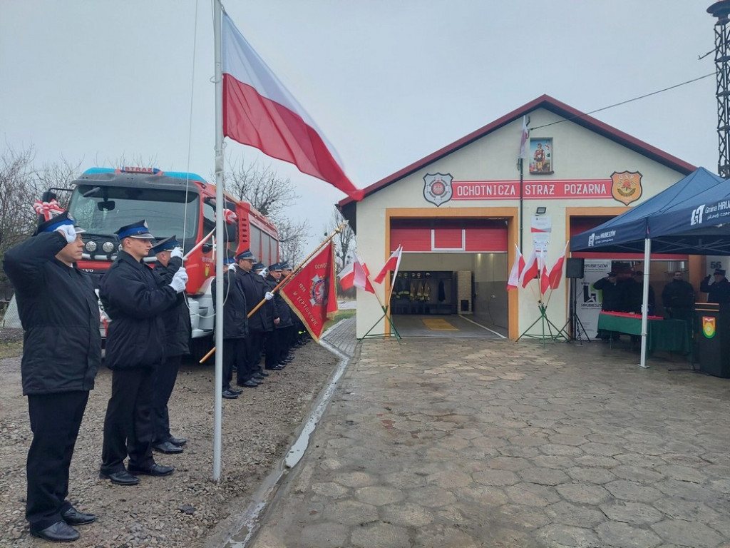Strażacy z Teptiukowa mają nowy samochód ratowniczo-gaśniczy (ZDJĘCIA)