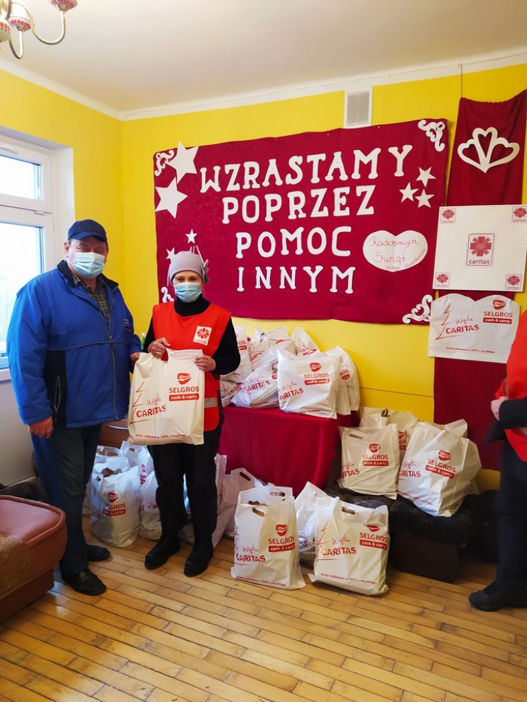 Hrubieszów: Świąteczne paczki dla potrzebujących (ZDJĘCIA)
