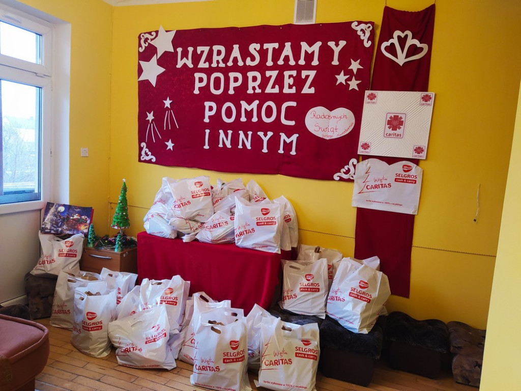 Hrubieszów: Świąteczne paczki dla potrzebujących (ZDJĘCIA)