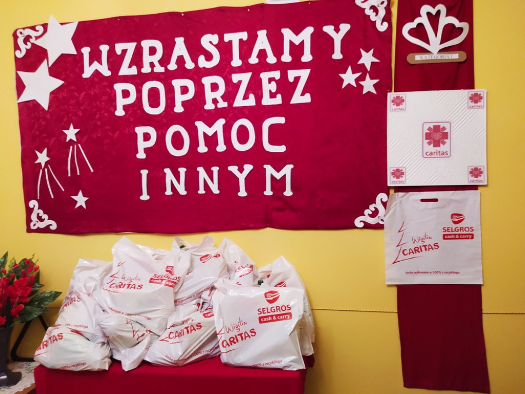 Hrubieszów: Świąteczne paczki dla potrzebujących (ZDJĘCIA)