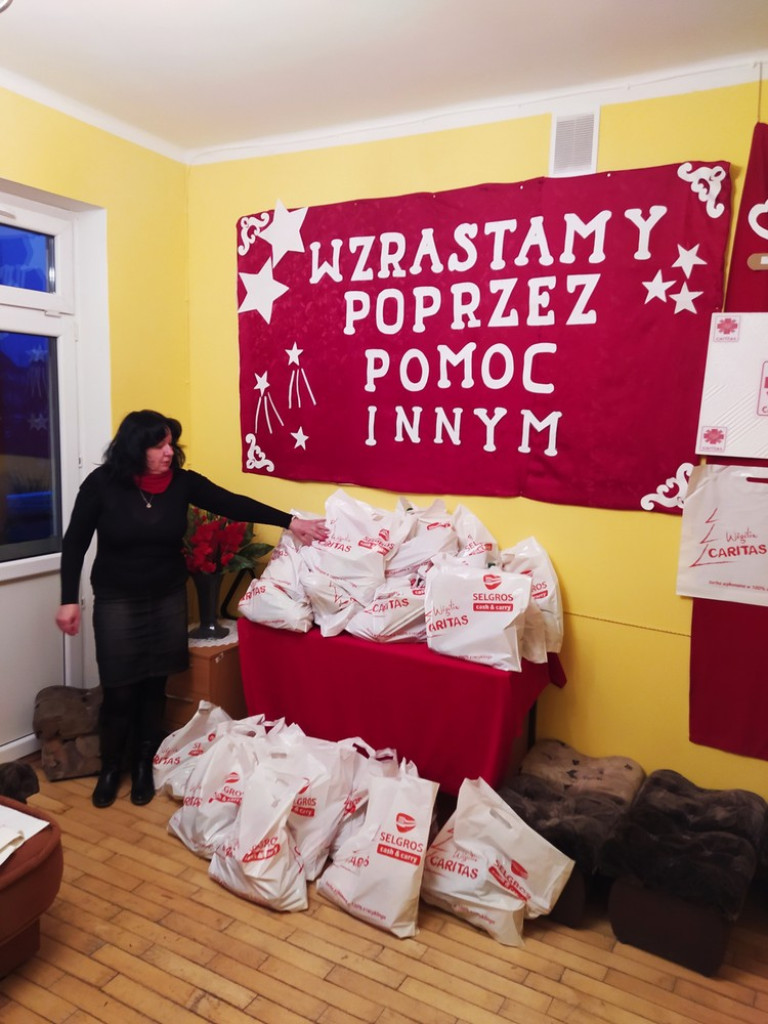 Hrubieszów: Świąteczne paczki dla potrzebujących (ZDJĘCIA)