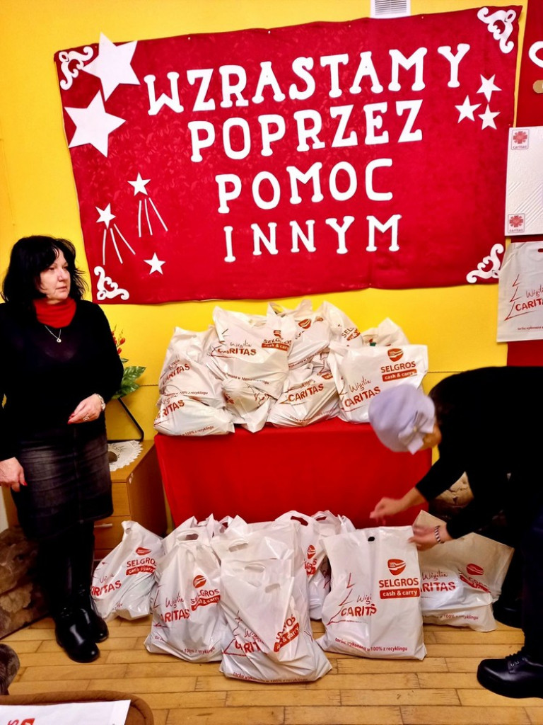 Hrubieszów: Świąteczne paczki dla potrzebujących (ZDJĘCIA)