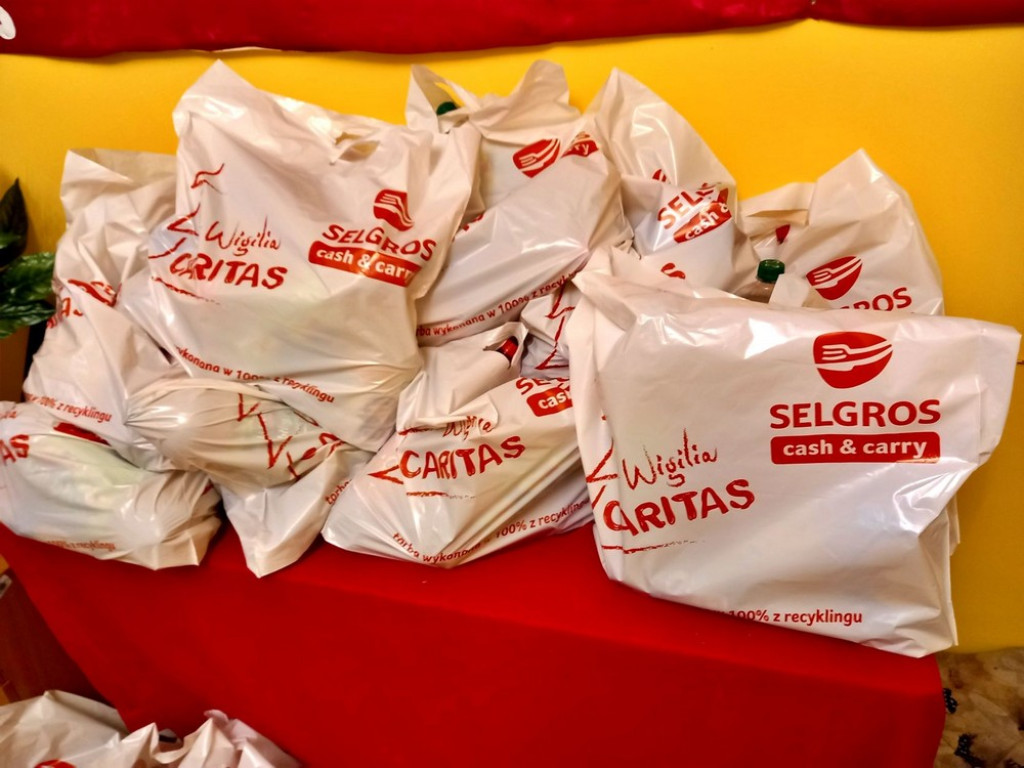 Hrubieszów: Świąteczne paczki dla potrzebujących (ZDJĘCIA)