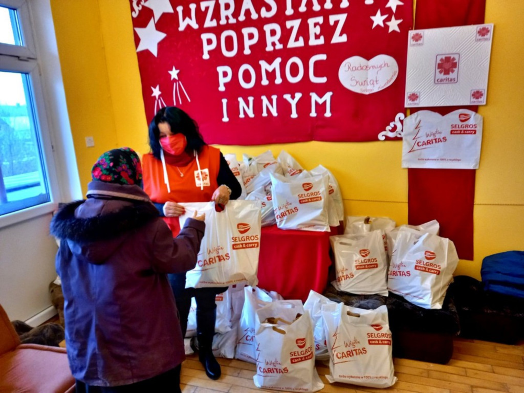 Hrubieszów: Świąteczne paczki dla potrzebujących (ZDJĘCIA)