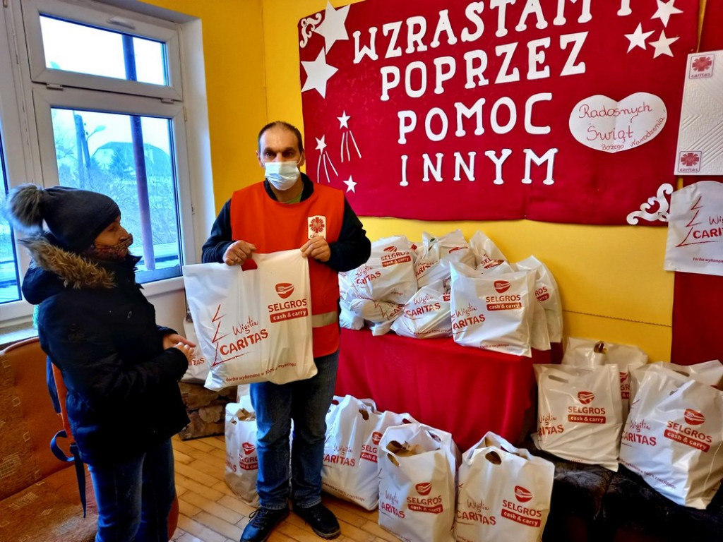 Hrubieszów: Świąteczne paczki dla potrzebujących (ZDJĘCIA)