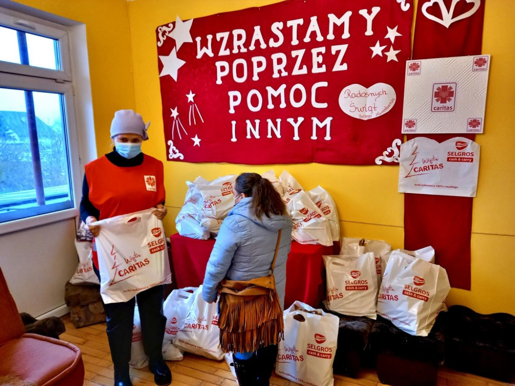 Hrubieszów: Świąteczne paczki dla potrzebujących (ZDJĘCIA)
