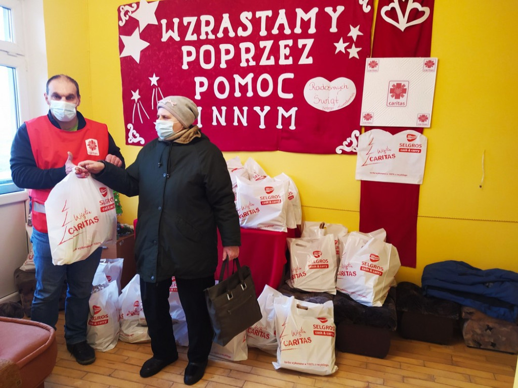 Hrubieszów: Świąteczne paczki dla potrzebujących (ZDJĘCIA)