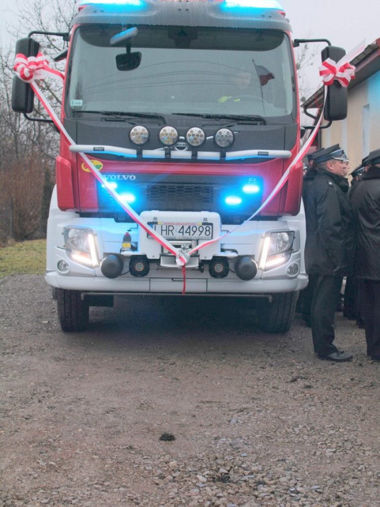 Strażacy z Teptiukowa mają nowy samochód ratowniczo-gaśniczy (ZDJĘCIA)
