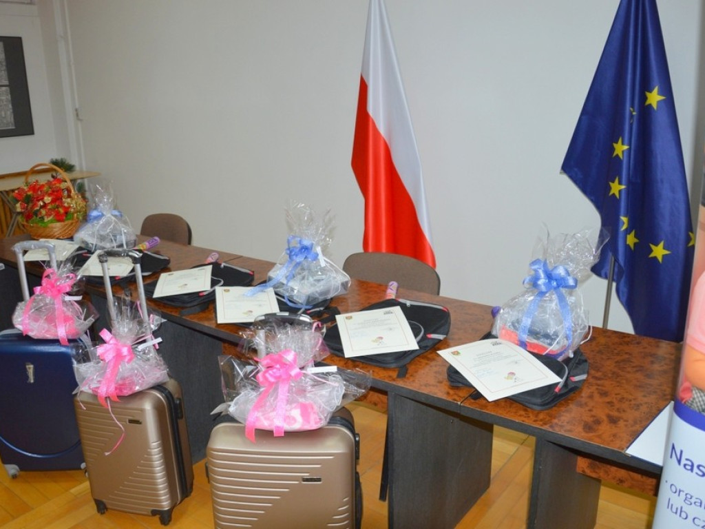 Hrubieszów: Konkurs na plakat promujący rodzicielstwo zastępcze rozstrzygnięty! (ZDJĘCIA)
