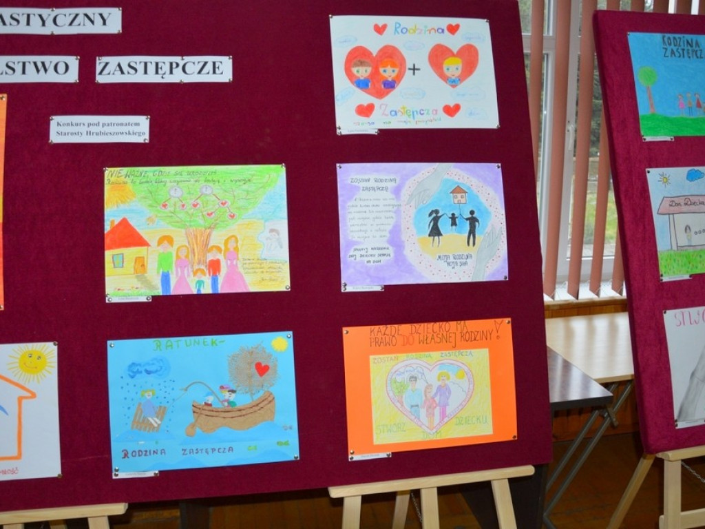 Hrubieszów: Konkurs na plakat promujący rodzicielstwo zastępcze rozstrzygnięty! (ZDJĘCIA)