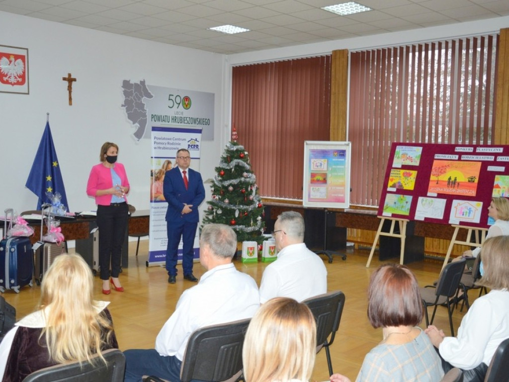 Hrubieszów: Konkurs na plakat promujący rodzicielstwo zastępcze rozstrzygnięty! (ZDJĘCIA)