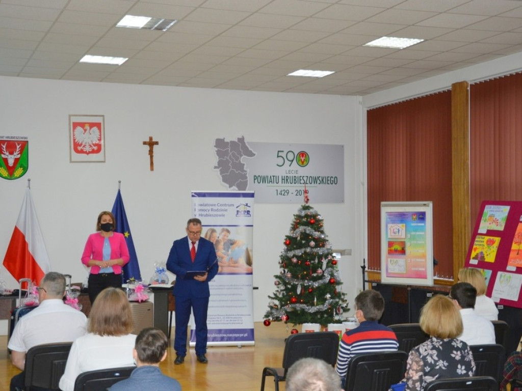Hrubieszów: Konkurs na plakat promujący rodzicielstwo zastępcze rozstrzygnięty! (ZDJĘCIA)