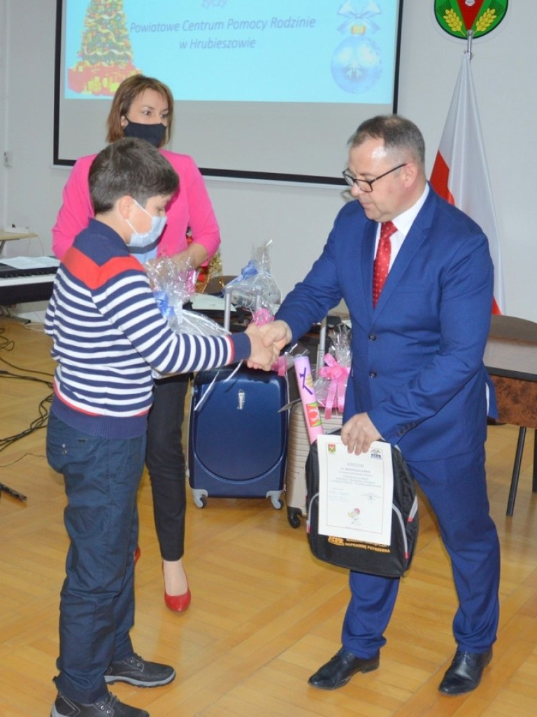 Hrubieszów: Konkurs na plakat promujący rodzicielstwo zastępcze rozstrzygnięty! (ZDJĘCIA)