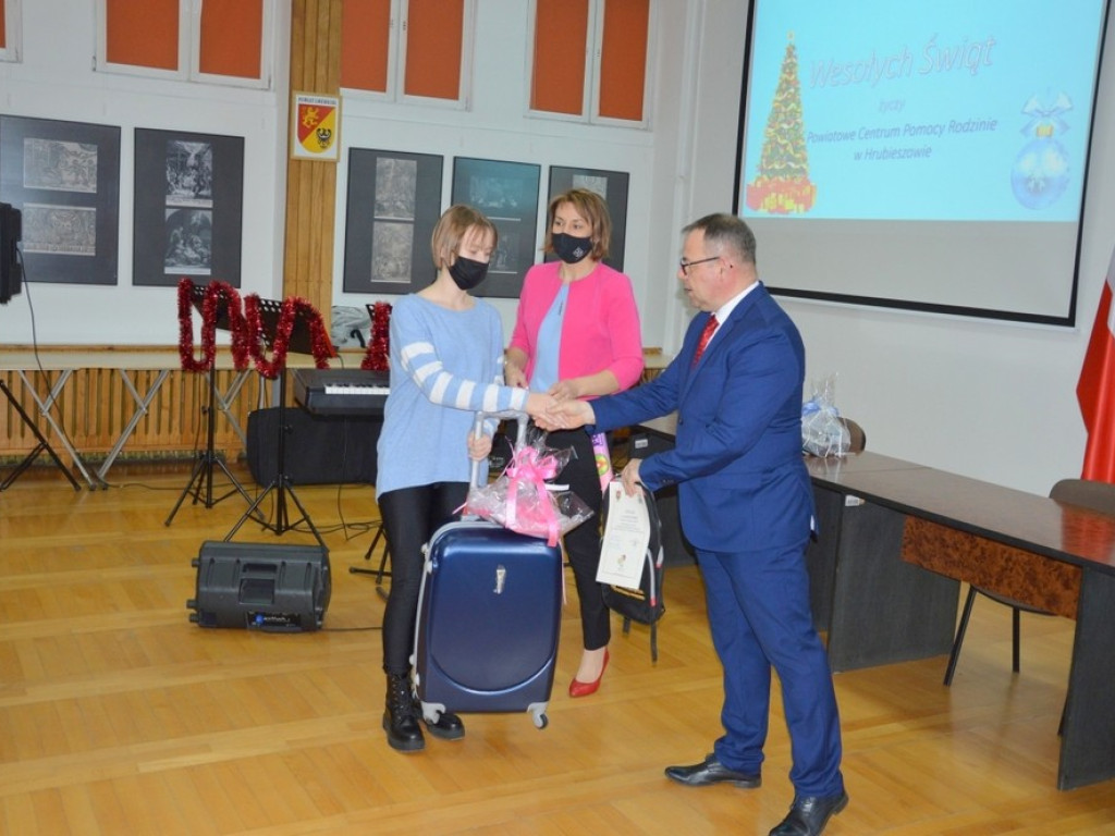 Hrubieszów: Konkurs na plakat promujący rodzicielstwo zastępcze rozstrzygnięty! (ZDJĘCIA)