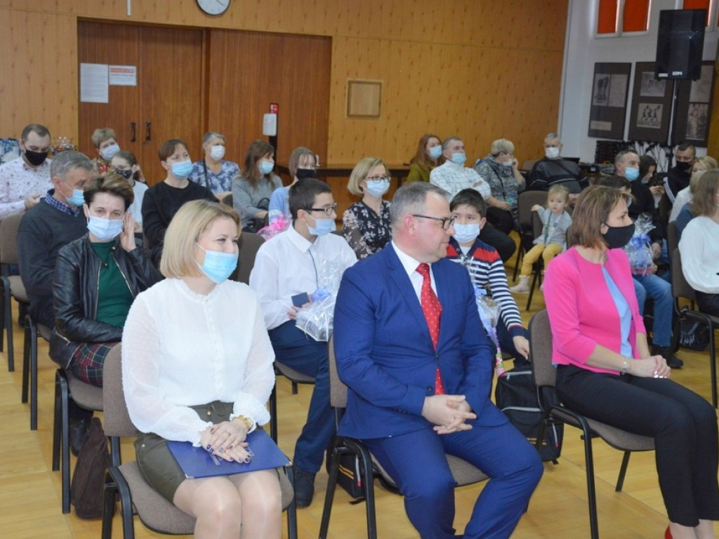 Hrubieszów: Konkurs na plakat promujący rodzicielstwo zastępcze rozstrzygnięty! (ZDJĘCIA)