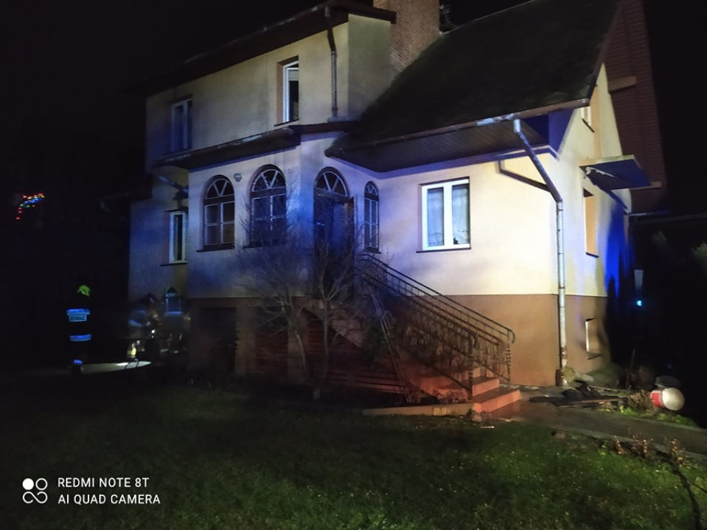Pożar w Werbkowicach. Z budynku strażacy wyprowadzili właściciela (ZDJĘCIA)